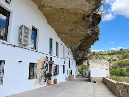 Sentinel de las Bodegas hier ein Foto des Hauses in den Felsen