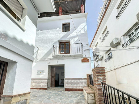 Photo of traditional townhouse for sale in Canillas de Aceituno