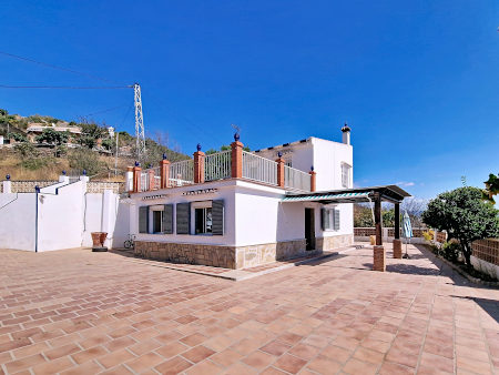 Casa Carlos with huge terrace in the sun for sale in Triana