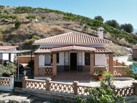 Front view of Finca La Dehesa with veranda for sale in Triana