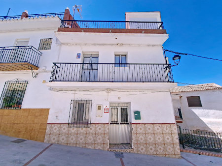 For sale: Townhouse Casa Manolo front elevation in Sedella