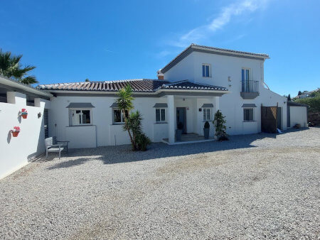 Photo of large Villa el Mayordomo in La Viñuela and the Costa del Sol with views of mountains and reservoir