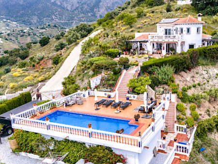 Front view of Villa Nido de Golondrina with house and pool in Alcaucin at the Costa del Sol