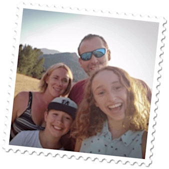 Photo of a happy family with children who found their home through in Riogordo