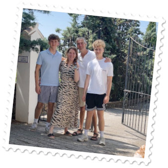 Mascha & Huga with children, satisfied home buyers in Competa