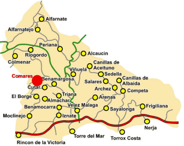 Eenvoudige kaart van de Axarquia met Comares als rode stip.