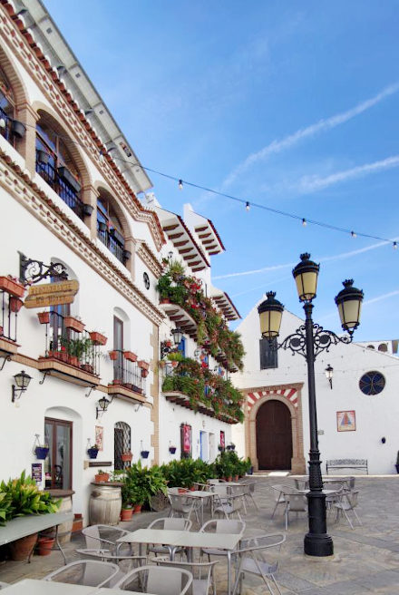 Churches on the main square in Canillas de Albaïda, copyright Hans Schätzle