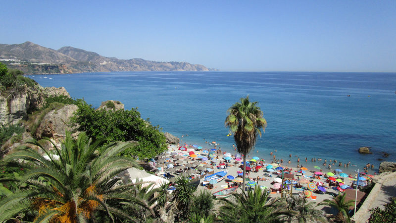 Nerja Strand und Mittelmeer mit Küste, copyright Lutz Dausend