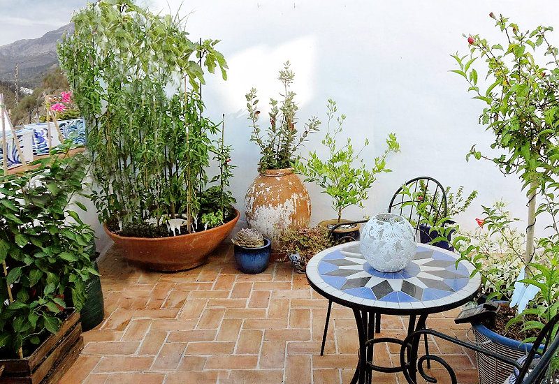 Het Julia balkon biedt ruimte voor een tuinstoeltafel met stoelen