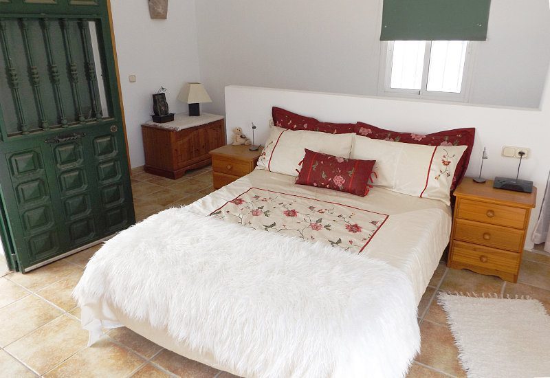 First Bedroom with window and entrance of Casa Montaña in Sedella