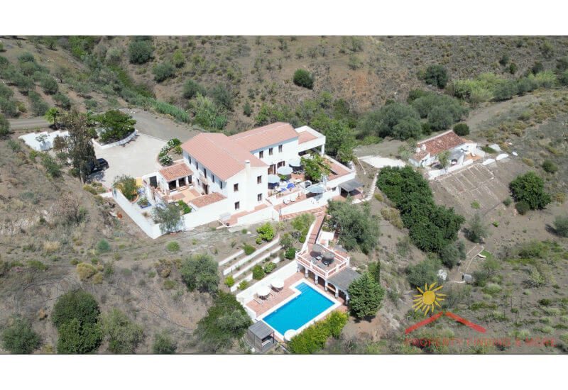 Draufsicht auf Casa La Zapatera mit Häusern und pool