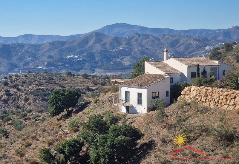 Foto Casa Ann mit Blick auf die andalusische Landschaft der Axarquía