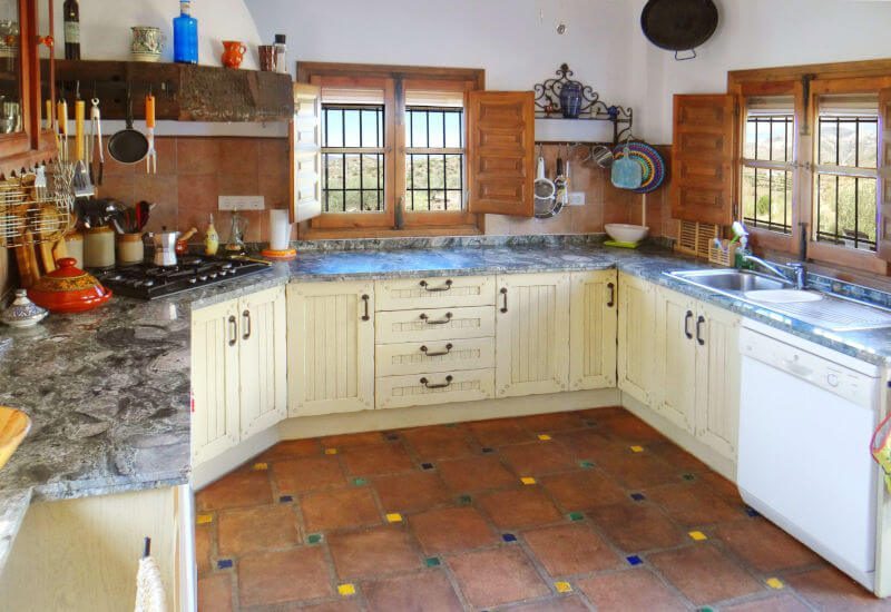 Fully equipped bright kitchen with two windows