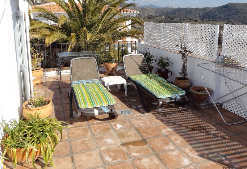 The upper roof terrace has a beautiful view on the surrounding hills ad enough space for sunbeds