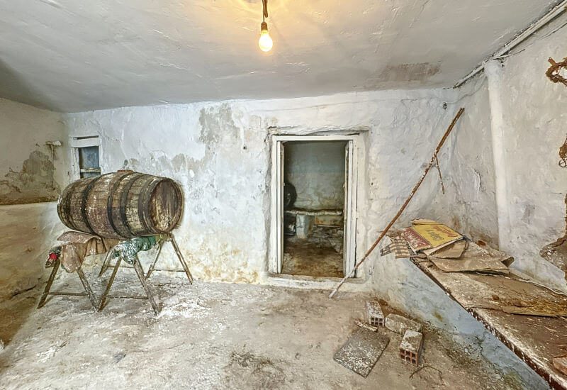 im Keller gibt es eine ursprüngliche Bodega