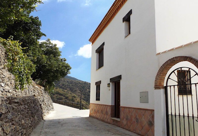 Vooraanzicht van het herenhuis in Calle Granada 1B