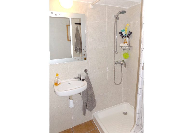 Nieuwe hoofddouche in Casa Perejil.