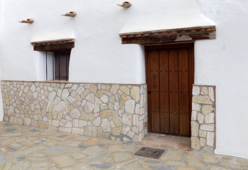 De 2e toegangsweg naar de gastenkamer of berging.