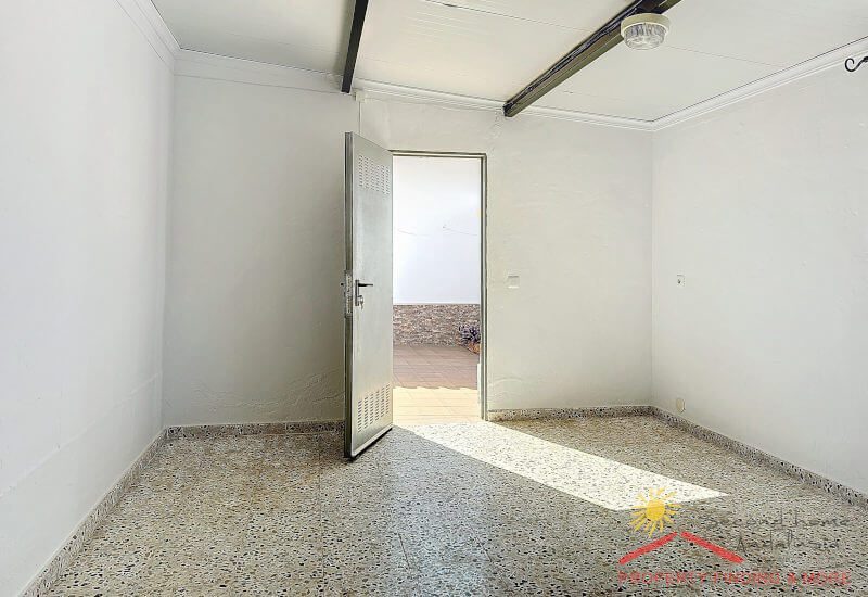 Het appartement heeft 25m2 hier is het leeg