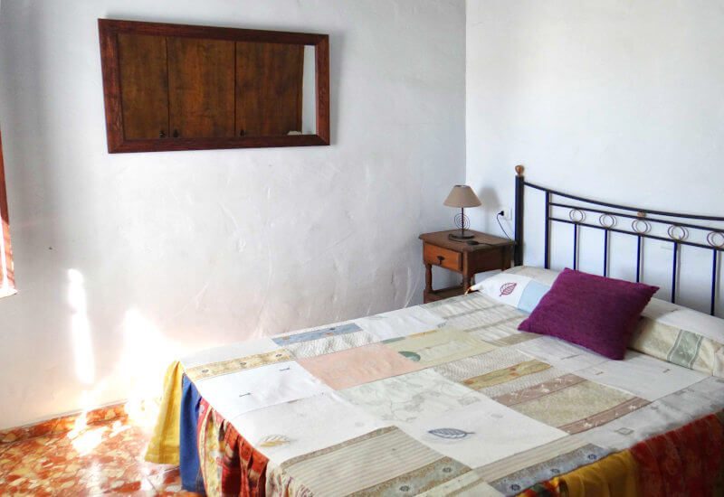 Schlafzimmer mit Kingsize-Bett