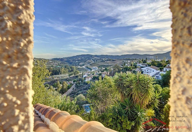View upper terrace on the landscape of La Viñuela