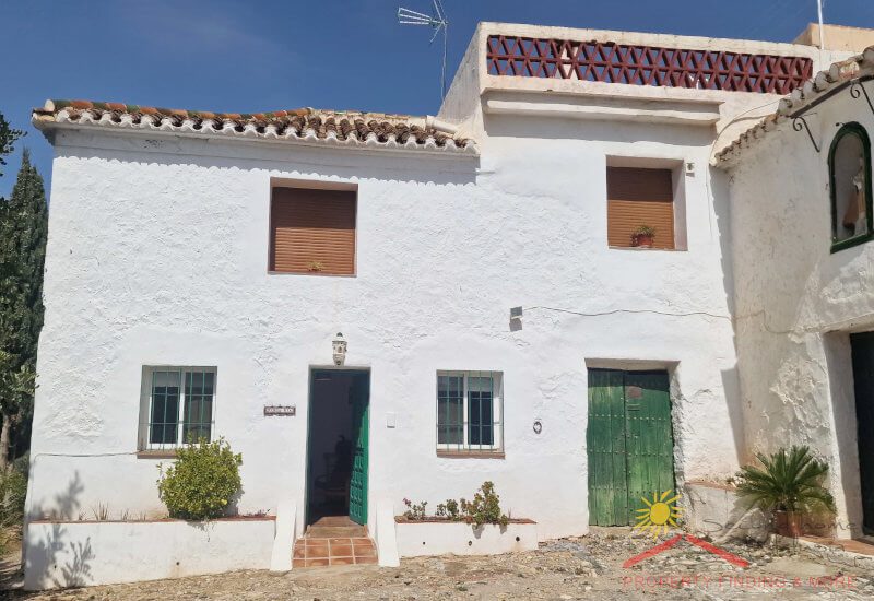 Front view of Finca Nia as the house for sale in the sun.