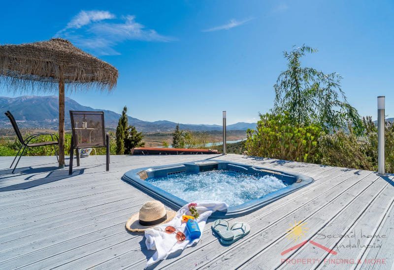 on the terrace of the pool area is the Jacuzzi deck with stunning view over the Axarquia