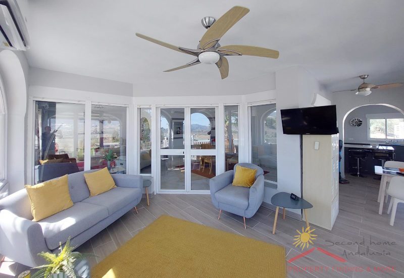 the winter room with sitting area and TV