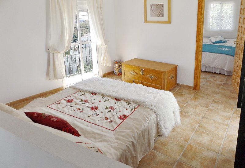 First bedroom with space for a big double bed of Casa Montaña in Sedella