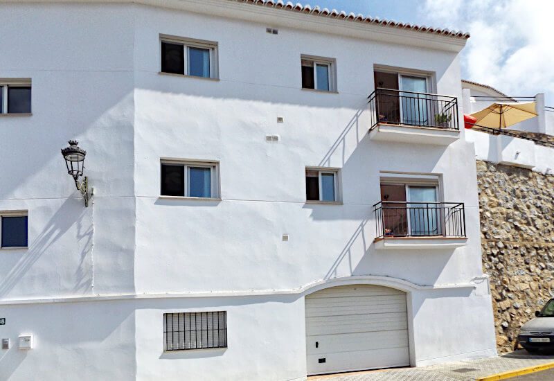 Street view of the apartment house in Canillas de Aceituno