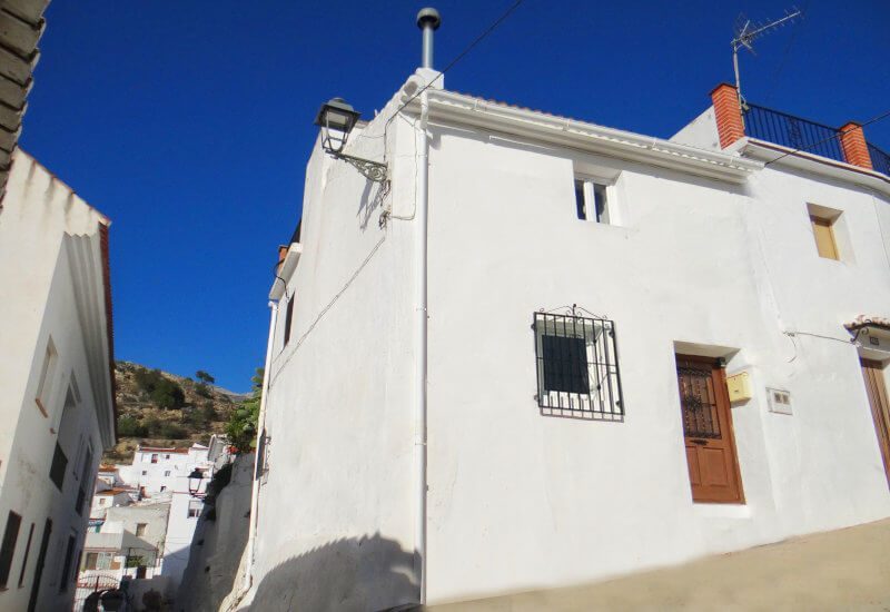 Front view of Casa Calle Terenias 14 the house for sale in Sedella at the Costa del Sol