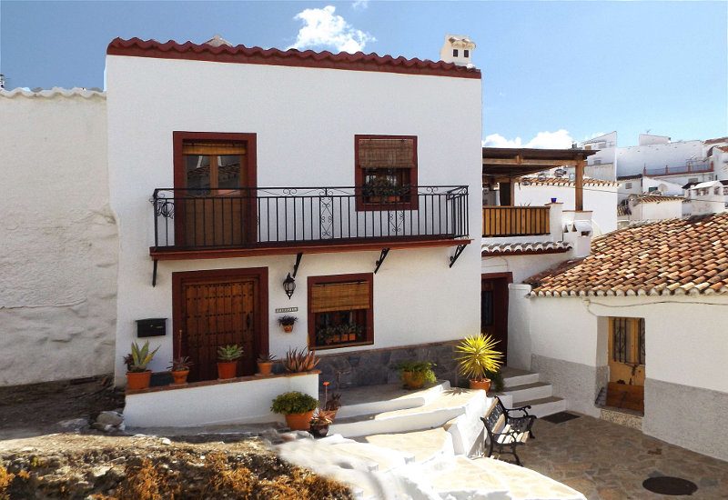 Voorgevel van Casa Perejil in Sedella.