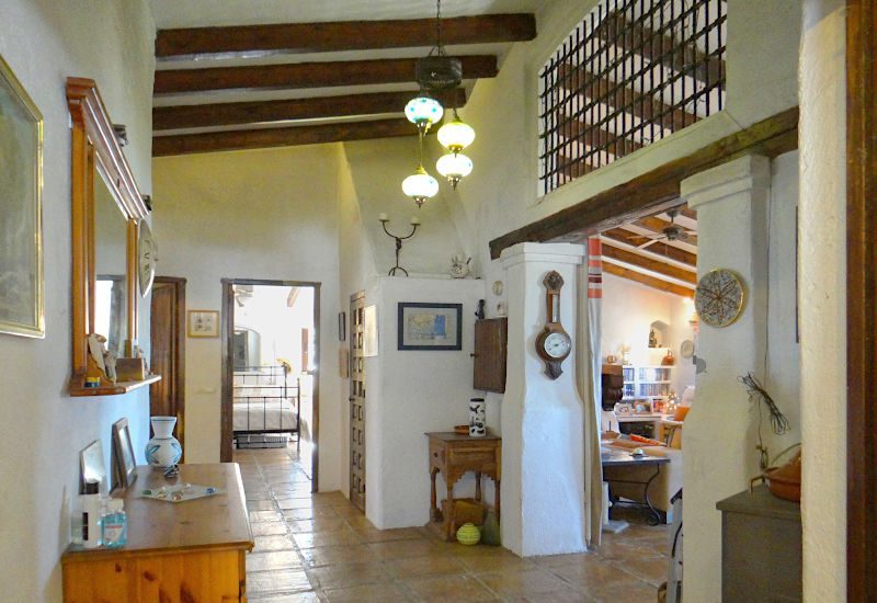Wide and high hallway with rustical beams