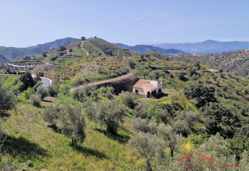 From the roof terrace there is a nice view over the countryside of the Axarquia region