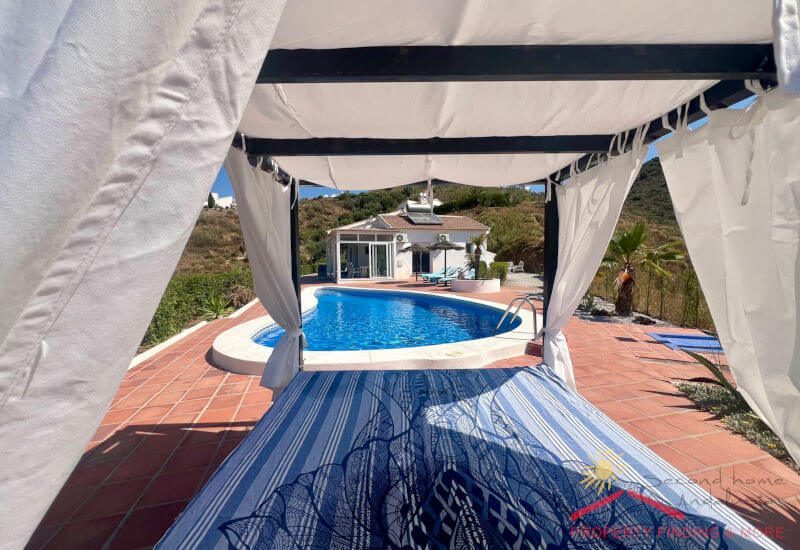 Relaxation with canvas-covered beds on the terrace