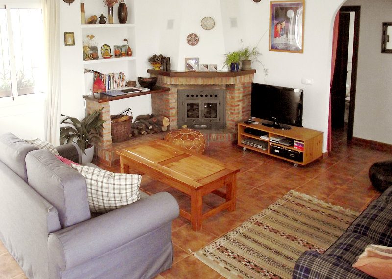 The lounge with fireplace, an build shelf and access to the hallway.