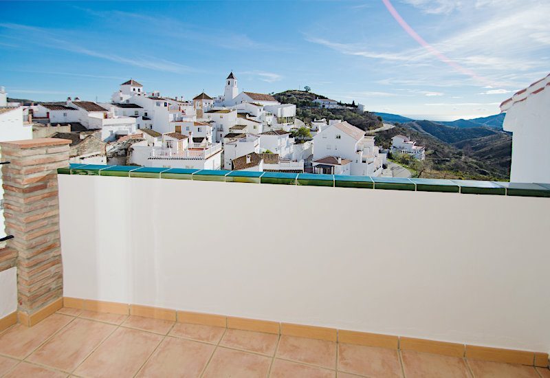 Small roof terrace with view over the white village of Sedella