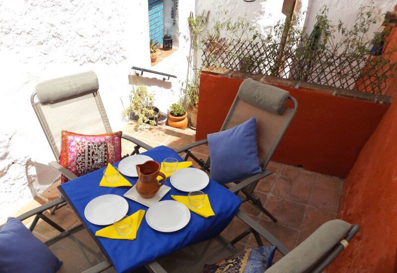 Terrasse mit Sitzecke für eine feine Kaffeepause
