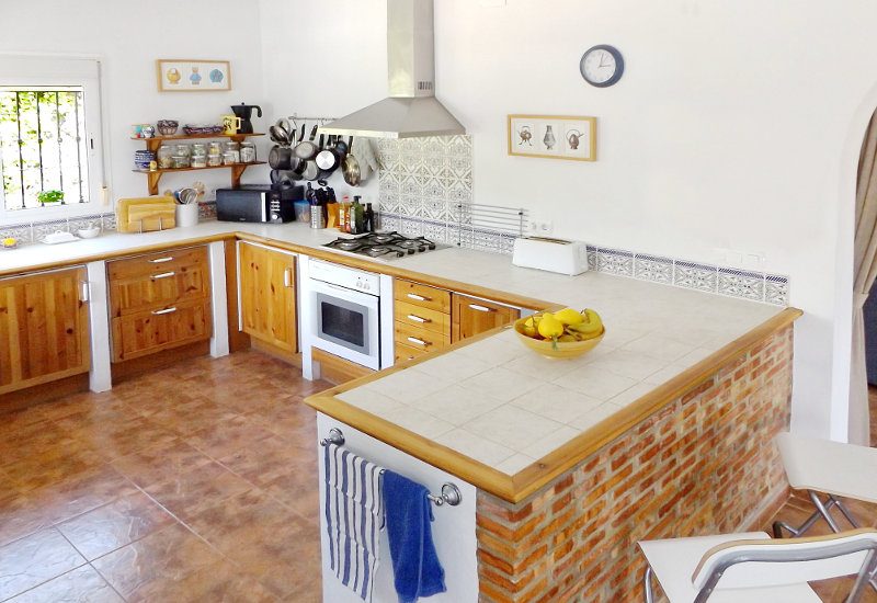 Kitchen with gas field and electric oven. Place to eat at the bar