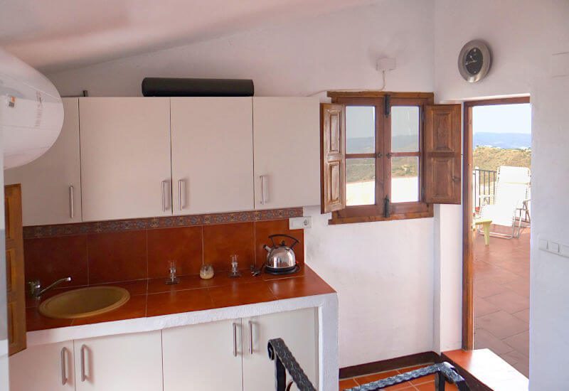 Der Hauswirtschaftsraum hat auch eine kleine Küche für die Sonnenterrasse