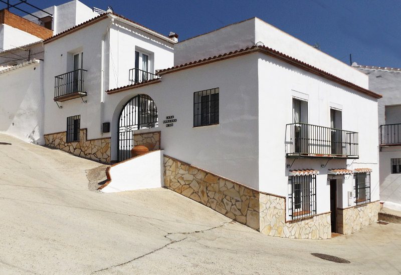 La casa Montaña in Sedella is a very modern old townhouse.