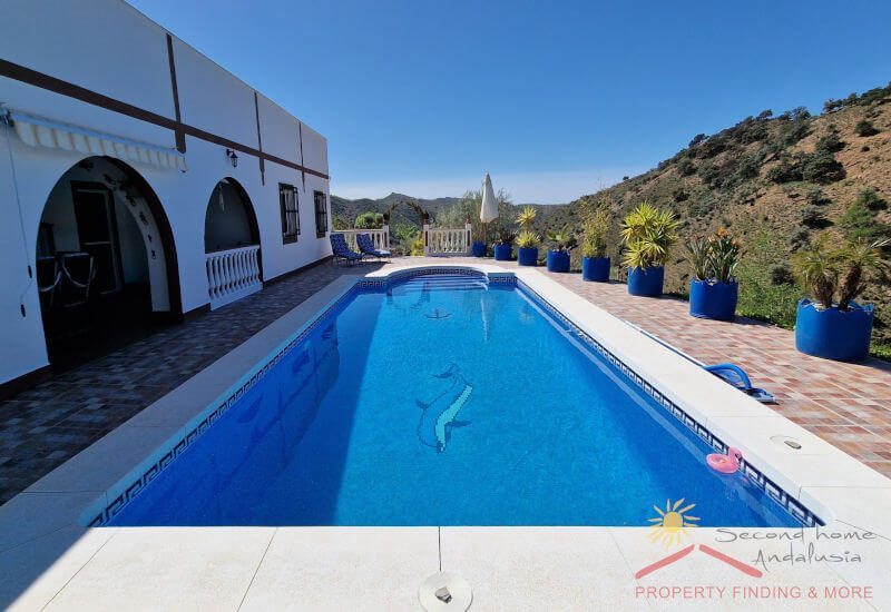 Casa de las Aguilas has a large pool 10x4m
