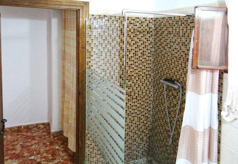 Photo of the shower in the bathroom