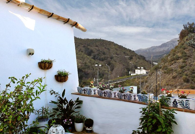 Het Julia balkon is een goede plek voor planten en geeft een mooi uitzicht op de heuvels.