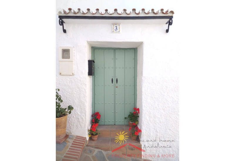 Entrance of Casa Calle Horno with green double door
