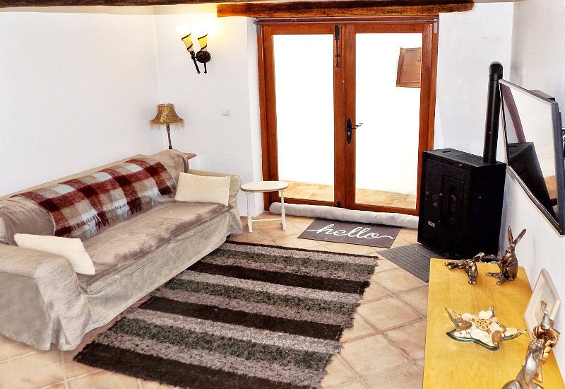 De Lounge & Diner heeft een franse deur naar de binnenplaats