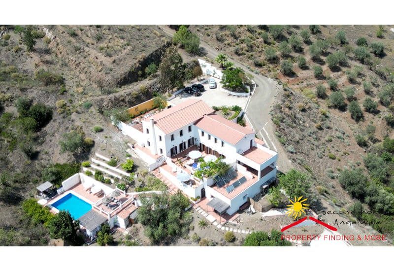 Draufsicht auf Casa La Zapatera mit Haupthaus und pool