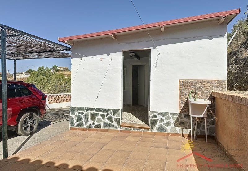 Appartement met terras naast de garage
