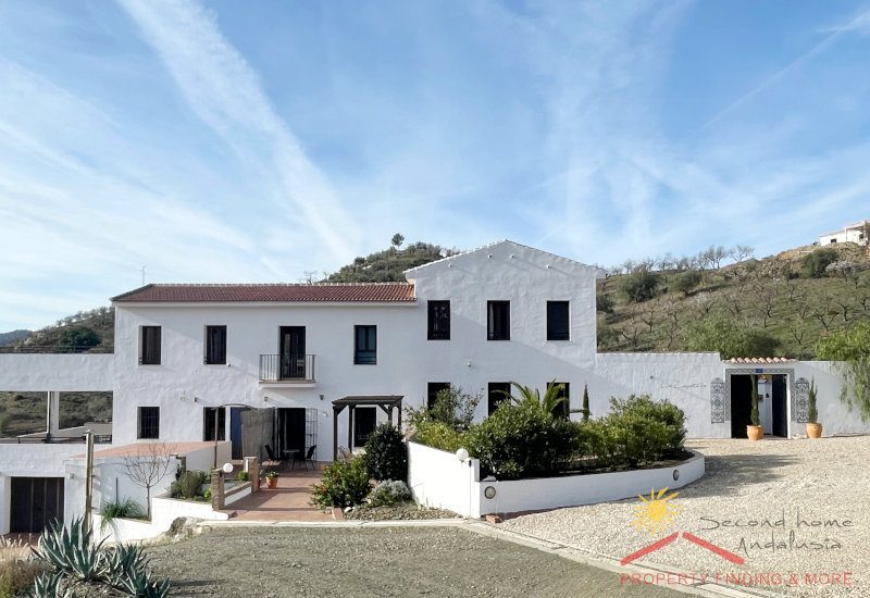 Frontansicht von Haupthaus von Cortijo La Zapatera