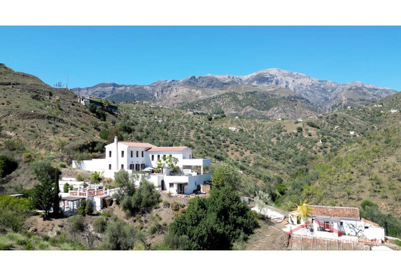 Cortijo La Zapatera with and pool and view of Maroma